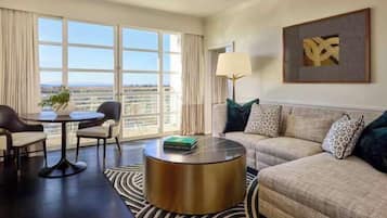 Signature Suite, 1 King Bed, Balcony | Living area