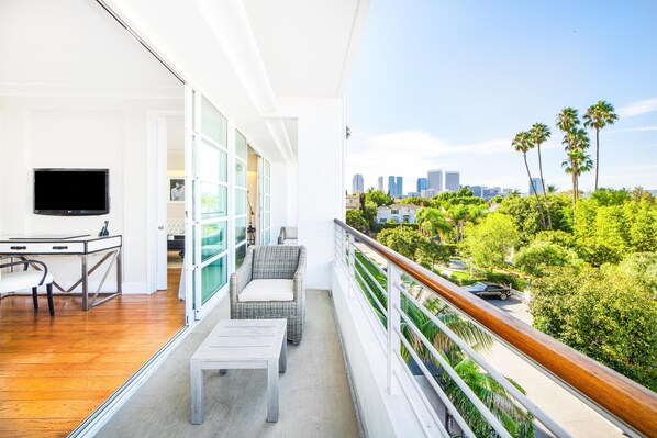 Suite, 1 King Bed, Balcony (Beverly Hills) | Premium bedding, down comforters, pillowtop beds, minibar - Cameo Beverly Hills, LXR Hotels Resorts (Los Angeles)