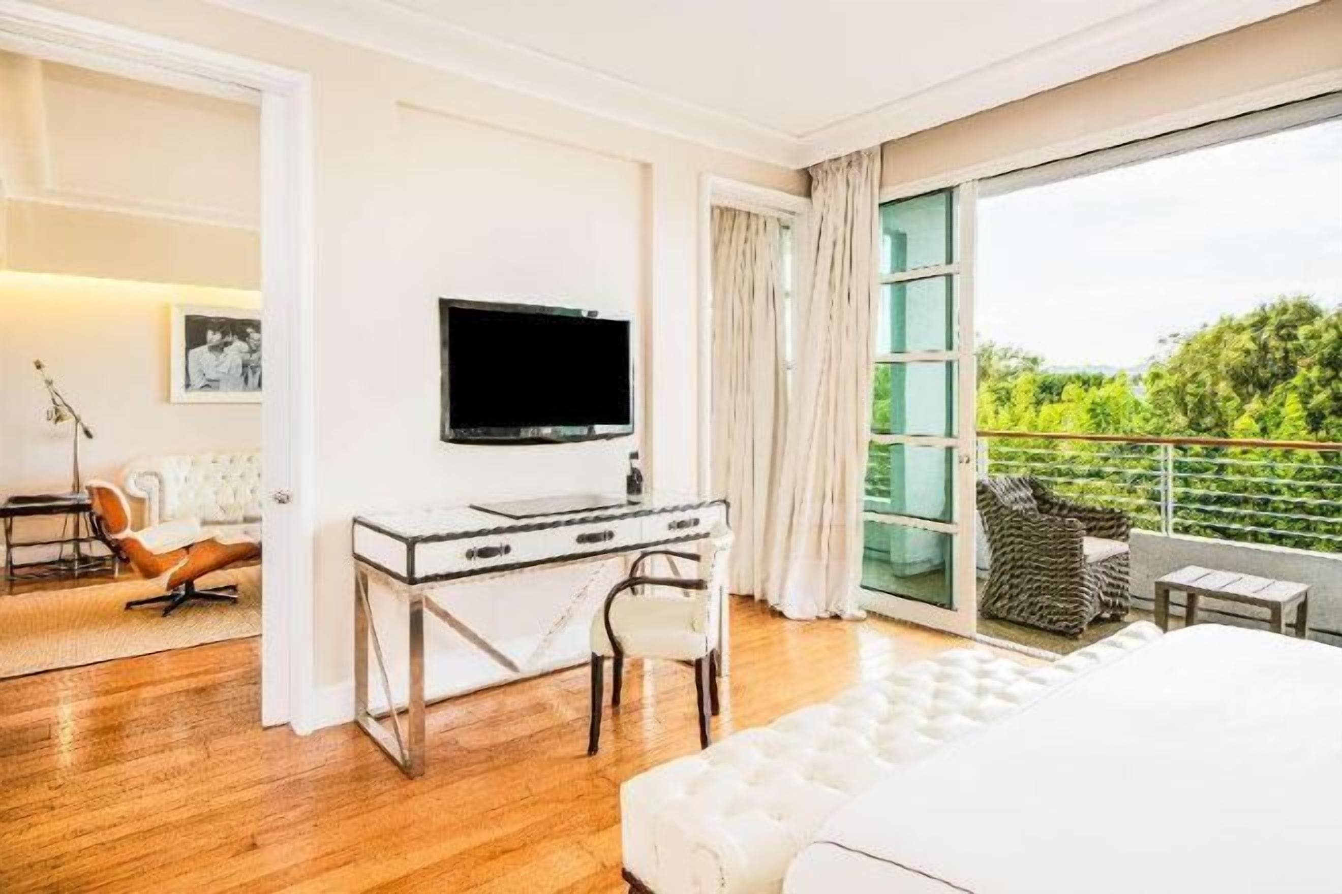 Premium bedding, down duvets, pillow-top beds, minibar