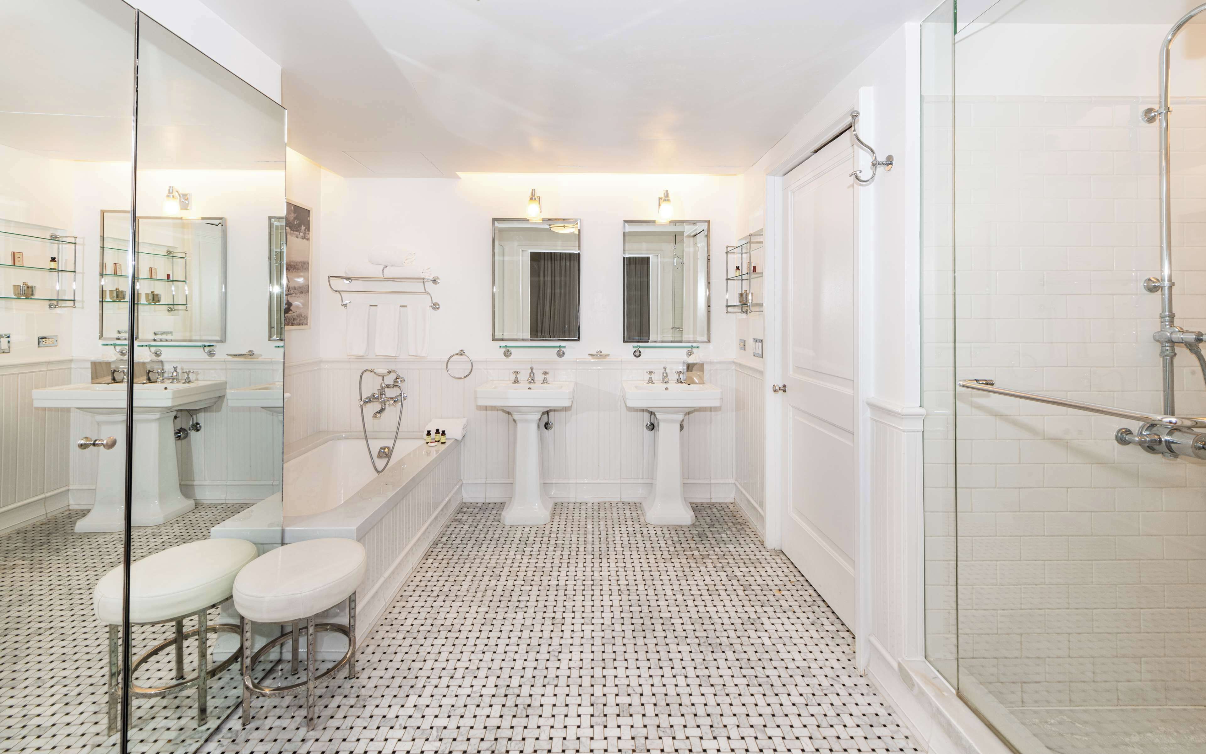 suite, 1 king bed, balcony (beverly hills) | bathroom | combined shower/bathtub, free toiletries, hair dryer, bathrobes