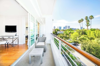 Suite, 1 King Bed, Balcony (Beverly Hills) | Premium bedding, down comforters, pillowtop beds, in-room safe at Cameo Beverly Hills