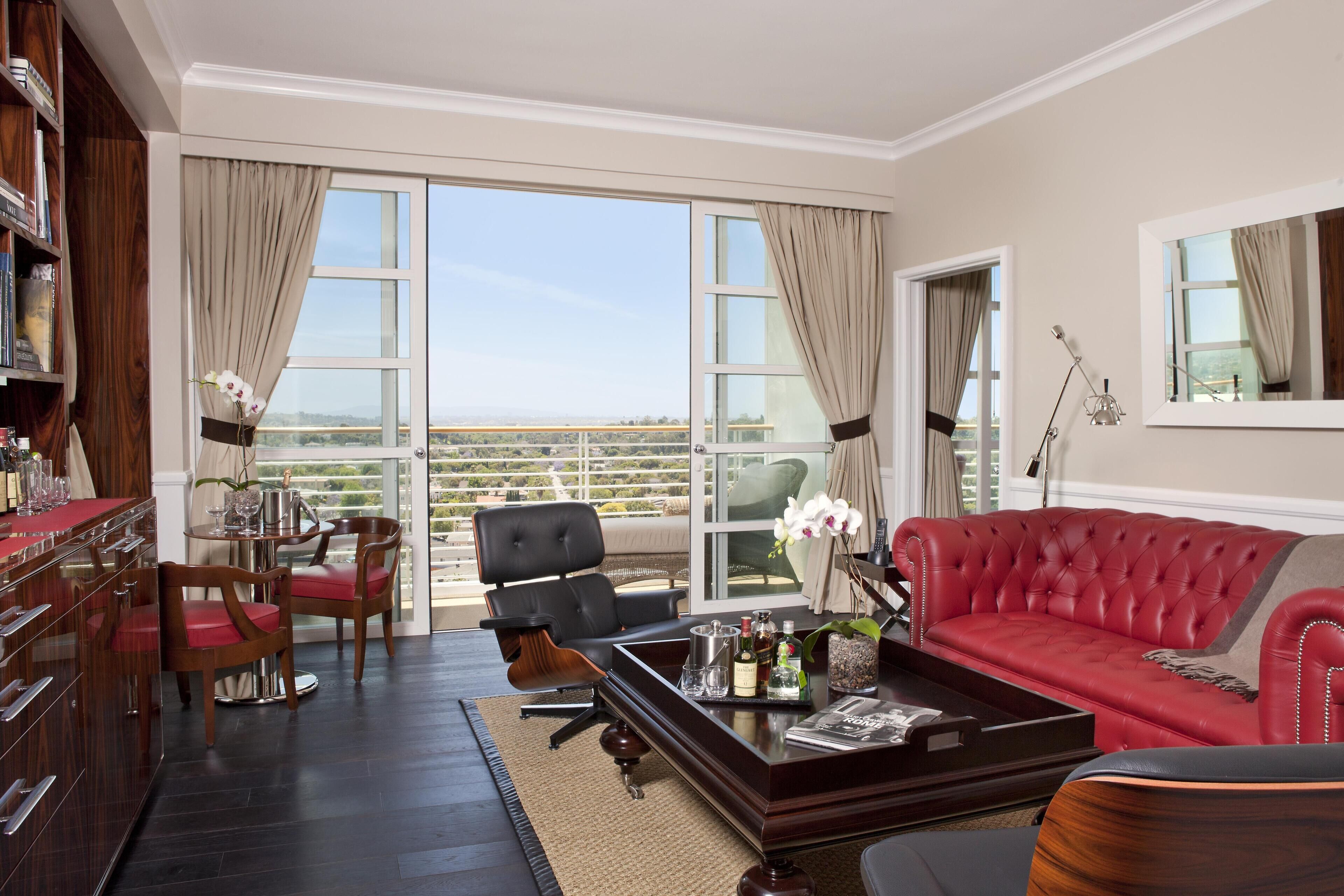 经典套房, 1 张特大床, 阳台 | 高档床上用品、羽绒被、加厚床垫、迷你吧