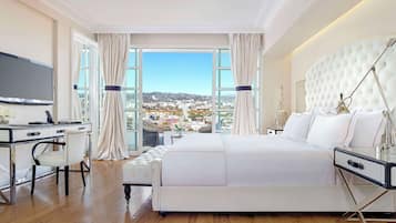 Suite, 1 letto king, balcone (Beverly Hills) | Biancheria da letto di alta qualità, copriletto in piuma