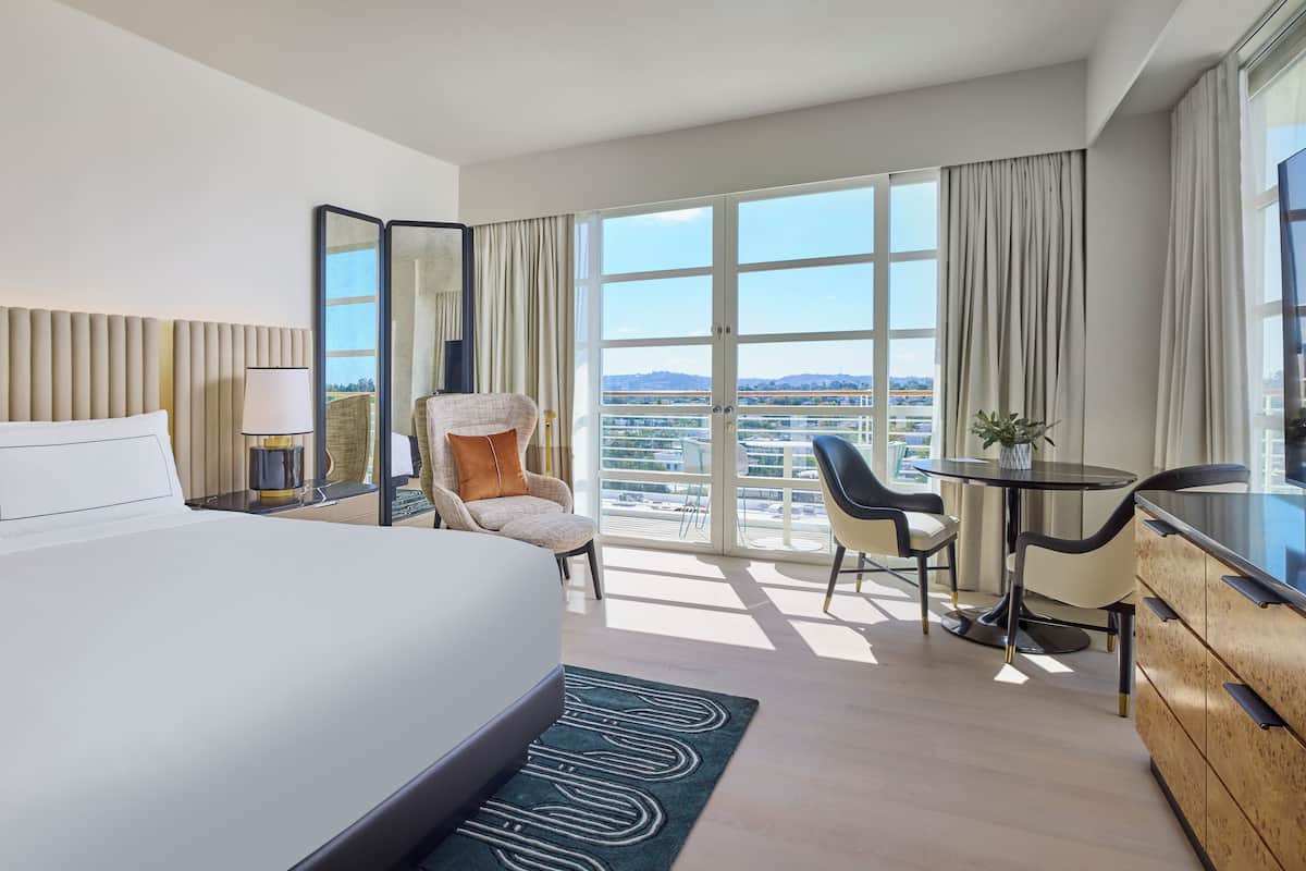 Room, 1 Bedroom, Accessible, Balcony (Hearing, Roll-In Shower) | Premium bedding, down comforters, pillowtop beds, minibar