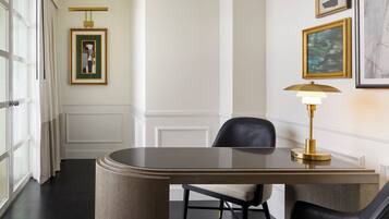 Studio, 1 Queen Bed, Balcony, City View | Premium bedding, down comforters, pillowtop beds, minibar