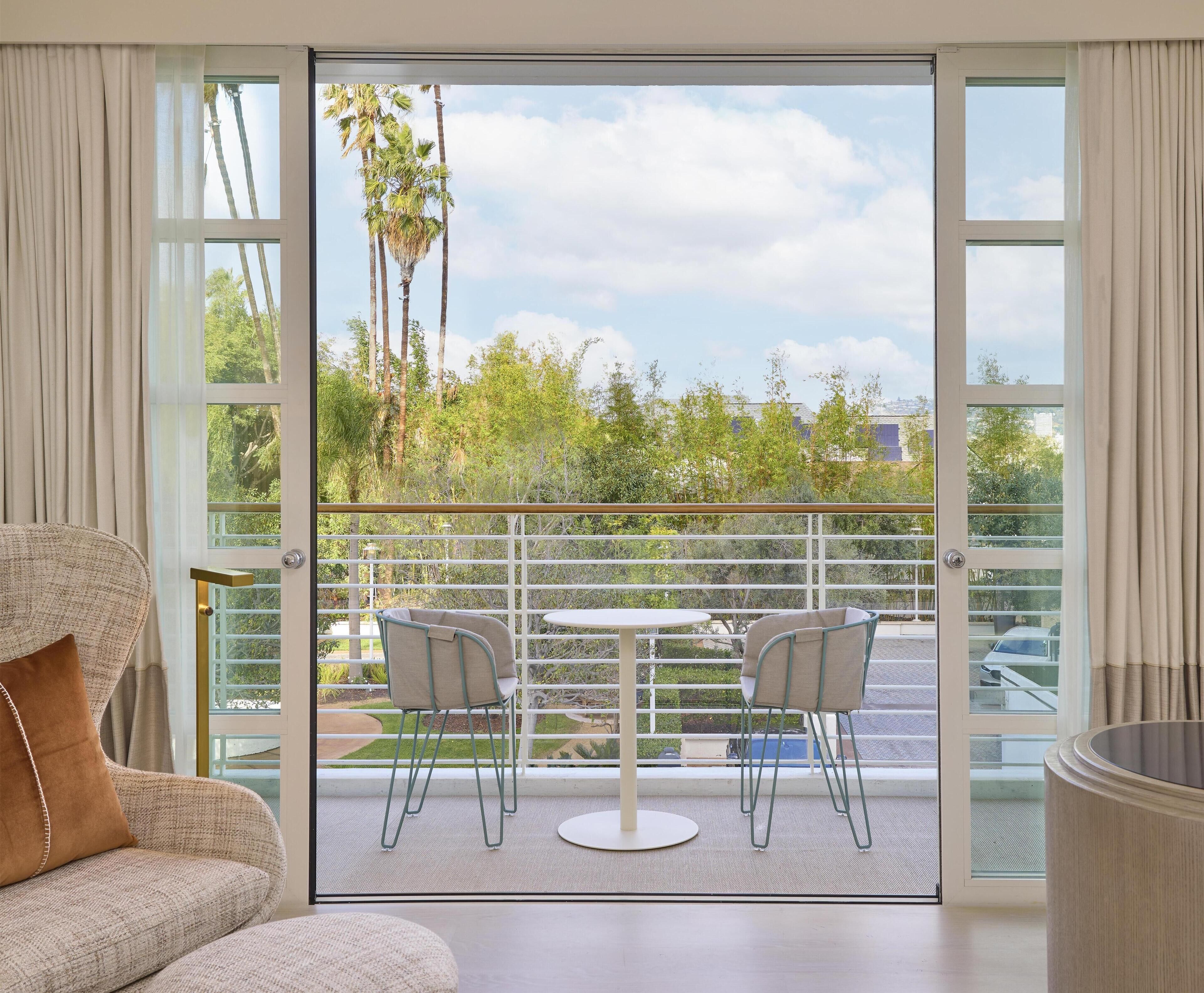 Luxe beddengoed, donzen dekbedden, pillowtop-bedden, een minibar