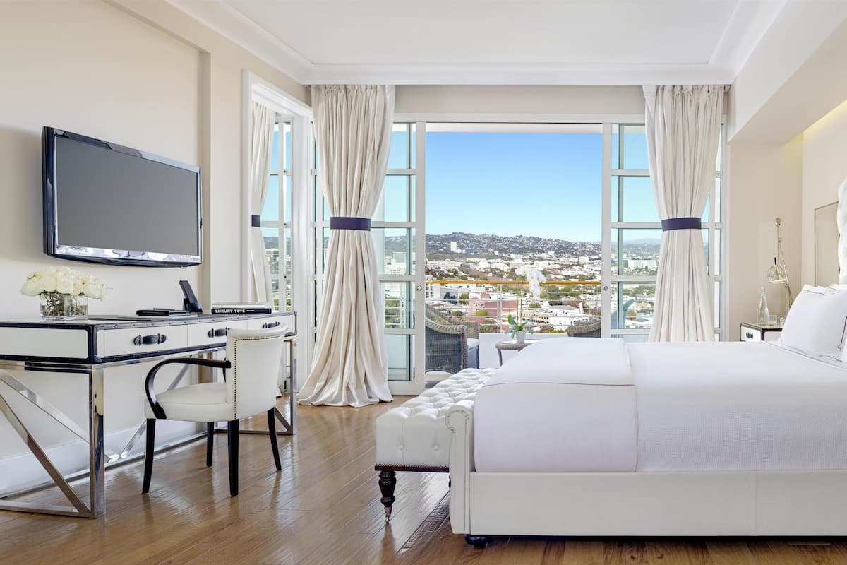 套房, 1 张特大床, 阳台 (Beverly Hills) | 高档床上用品、羽绒被、加厚床垫、迷你吧