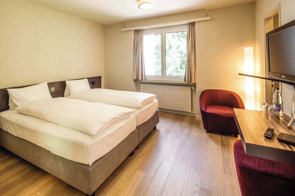 Hypo-allergenic bedding available, minibar, in-room safe, desk