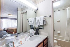 Vòi sen/bồn tắm kết hợp, đồ dùng nhà tắm miễn phí, máy sấy tóc 