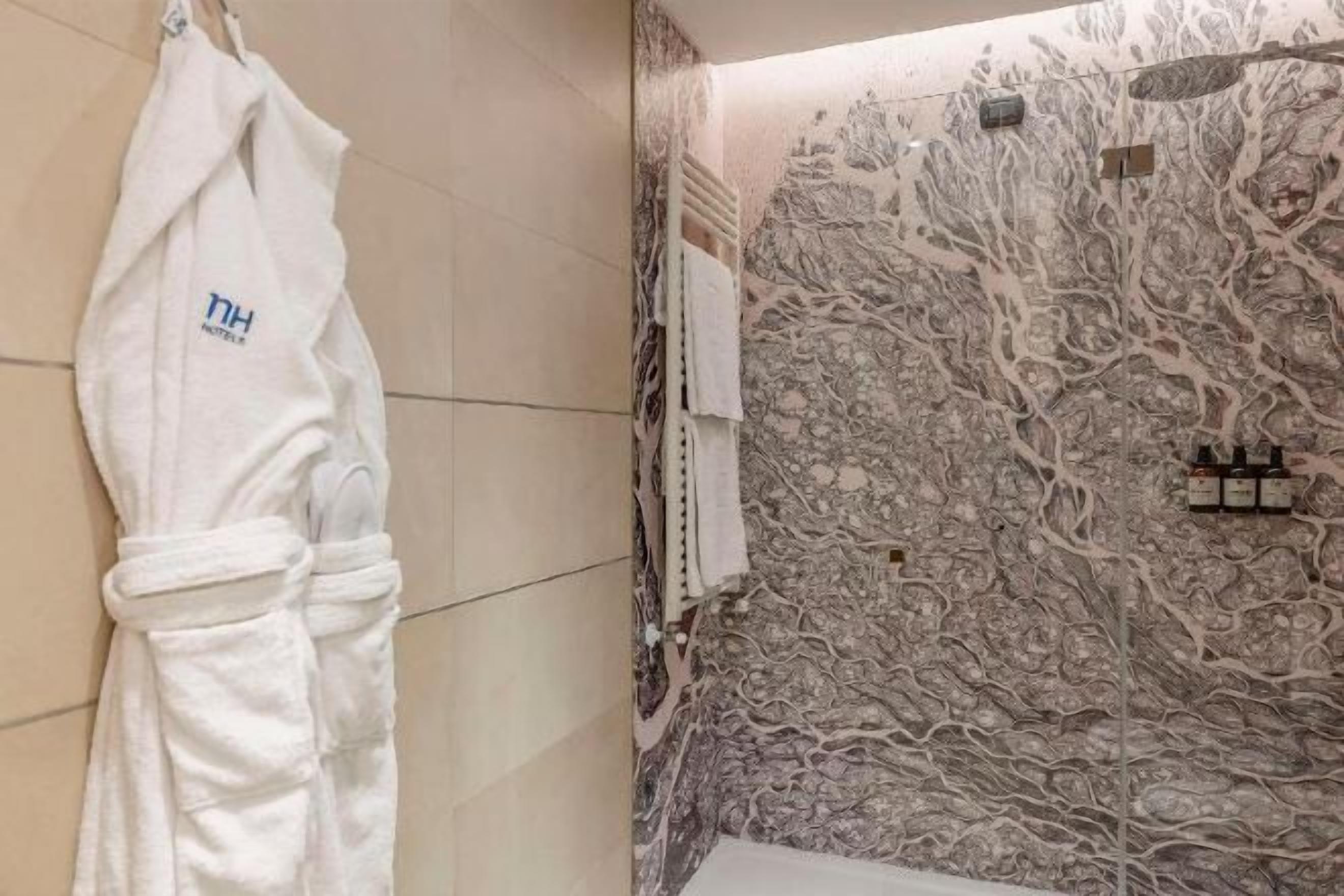 Bathroom | Combined shower/bathtub, eco-friendly toiletries, hair dryer, bidet