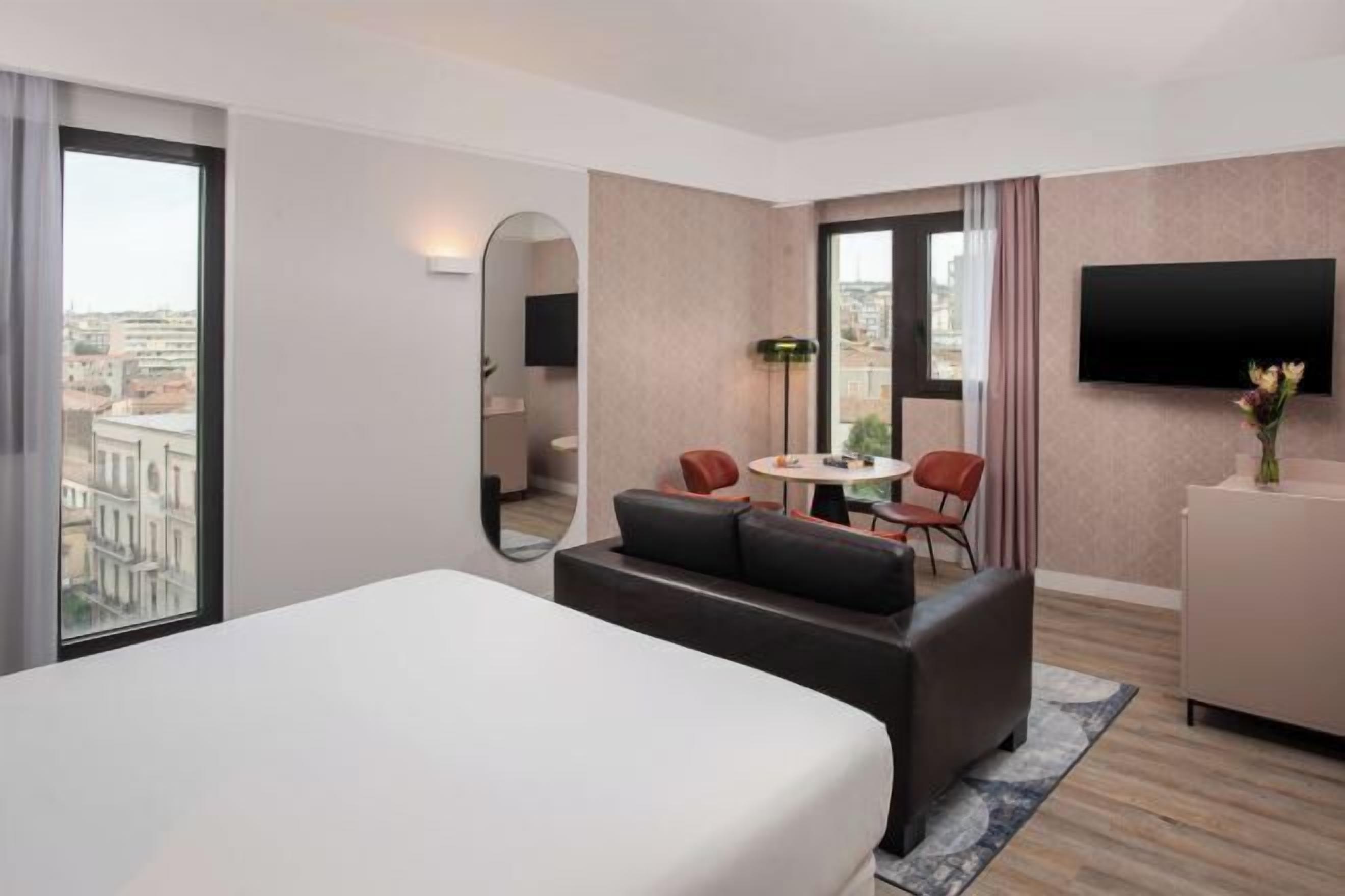 Minibar, in-room safe, desk, soundproofing