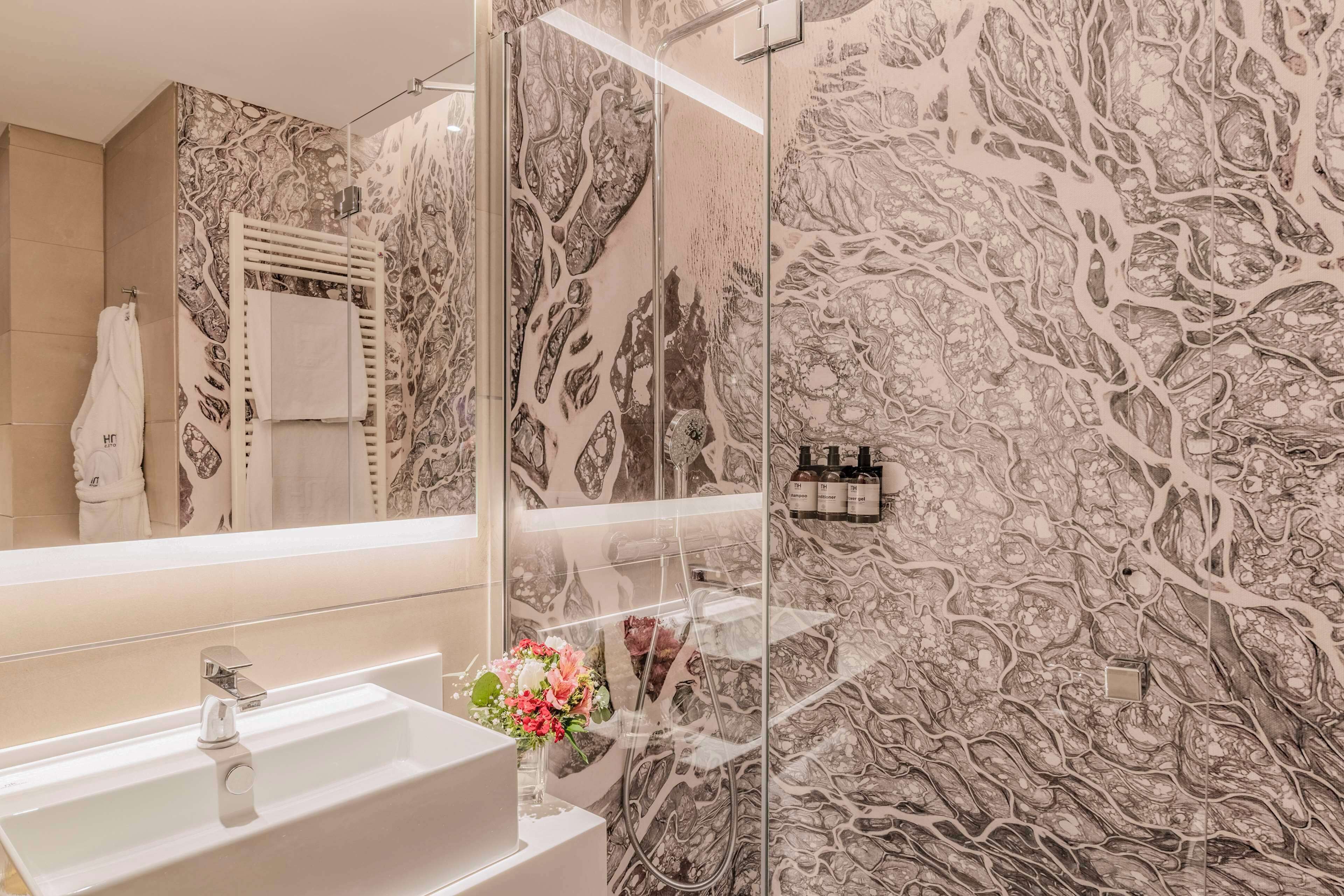 superior room, panoramic view | bathroom | combined shower/bathtub, eco-friendly toiletries, hair dryer, bidet