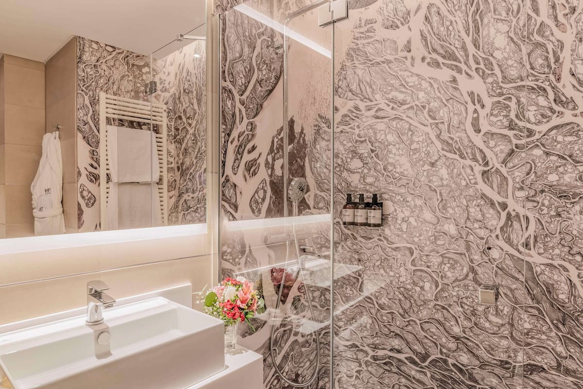 superior room, panoramic view | bathroom | combined shower/bathtub, eco-friendly toiletries, hair dryer, bidet