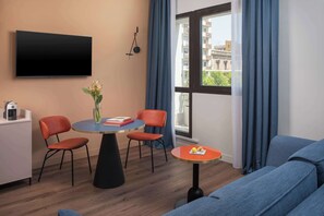 Minibar, Zimmersafe, Schreibtisch, schallisolierte Zimmer
