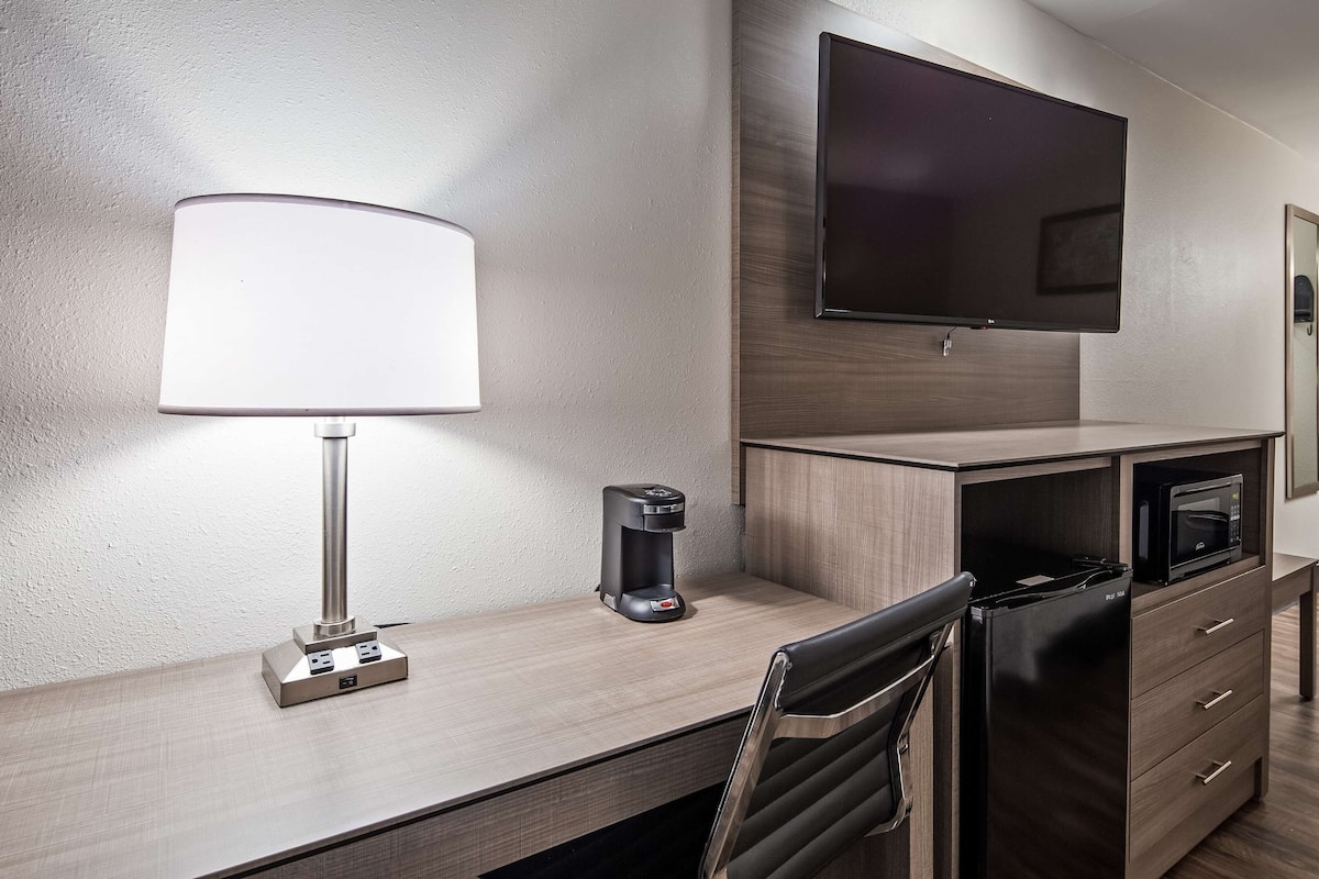 Premium bedding, Select Comfort beds, desk, laptop workspace
