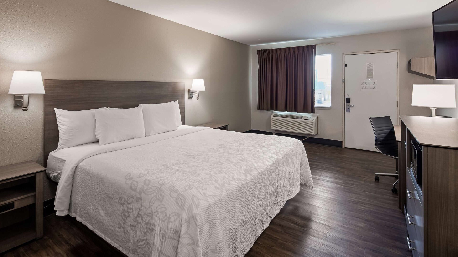 Premium bedding, Select Comfort beds, desk, laptop workspace