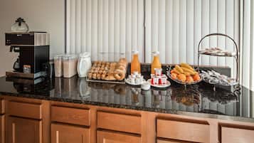 Desayuno continental gratuito y diario