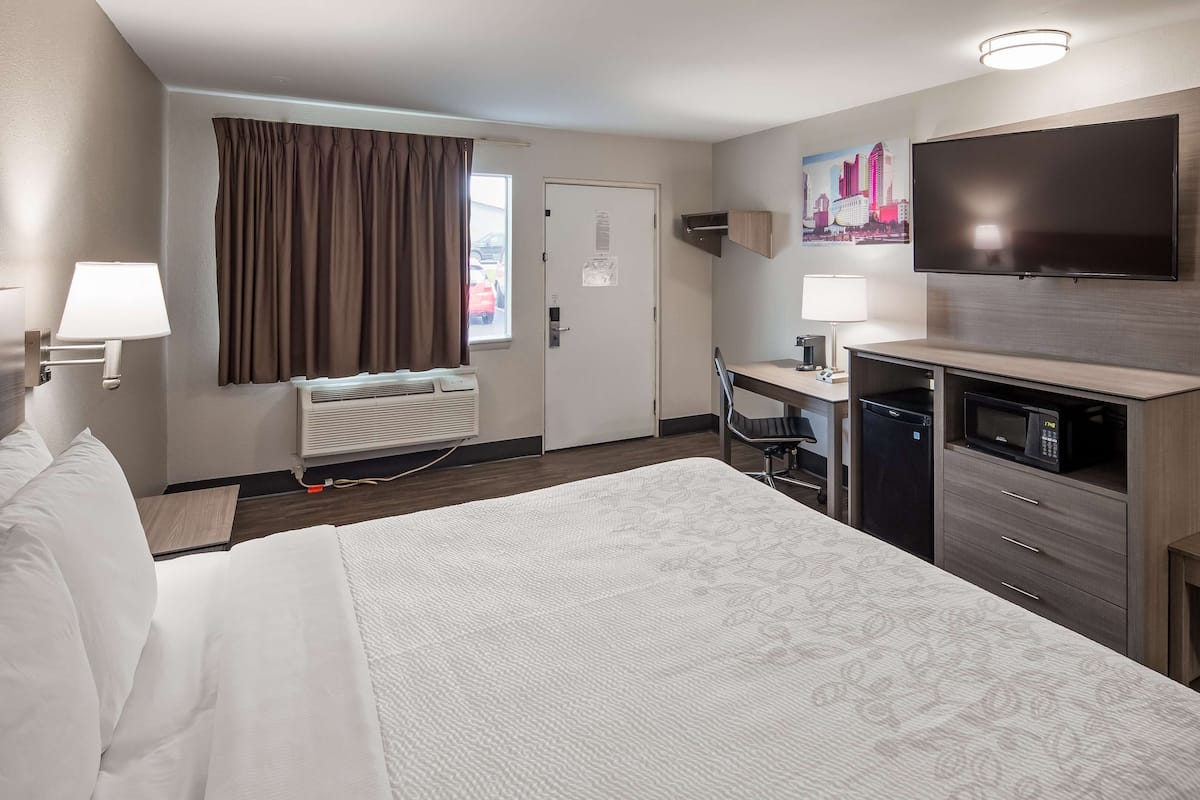 Premium bedding, Select Comfort beds, desk, laptop workspace