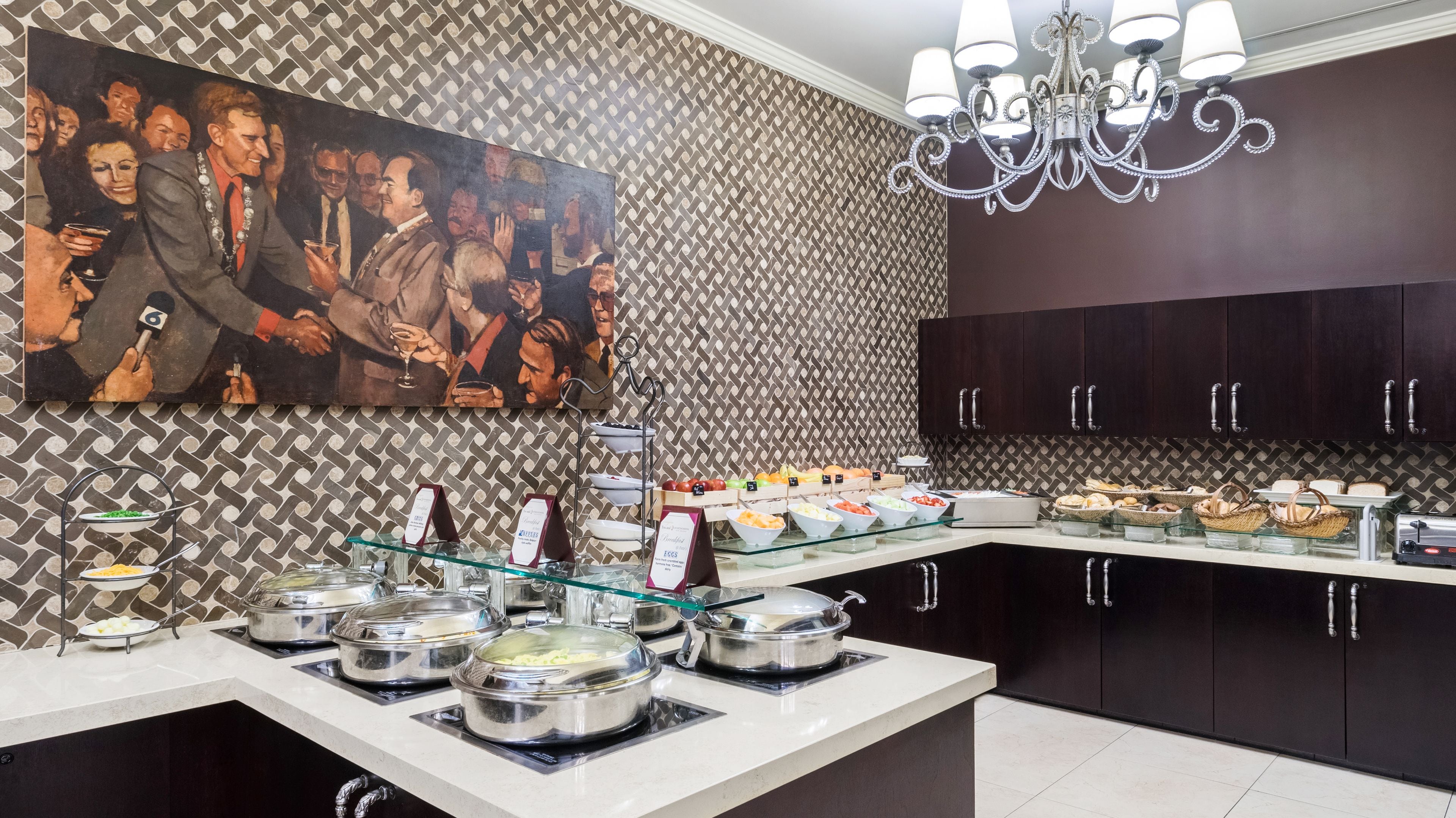 每日供应全套早餐（每人 USD 35.09）