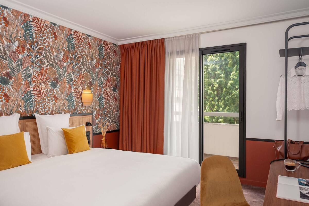 Privilege, Room, 1 Double Bed, Balcony | Minibar, in-room safe, desk, laptop workspace