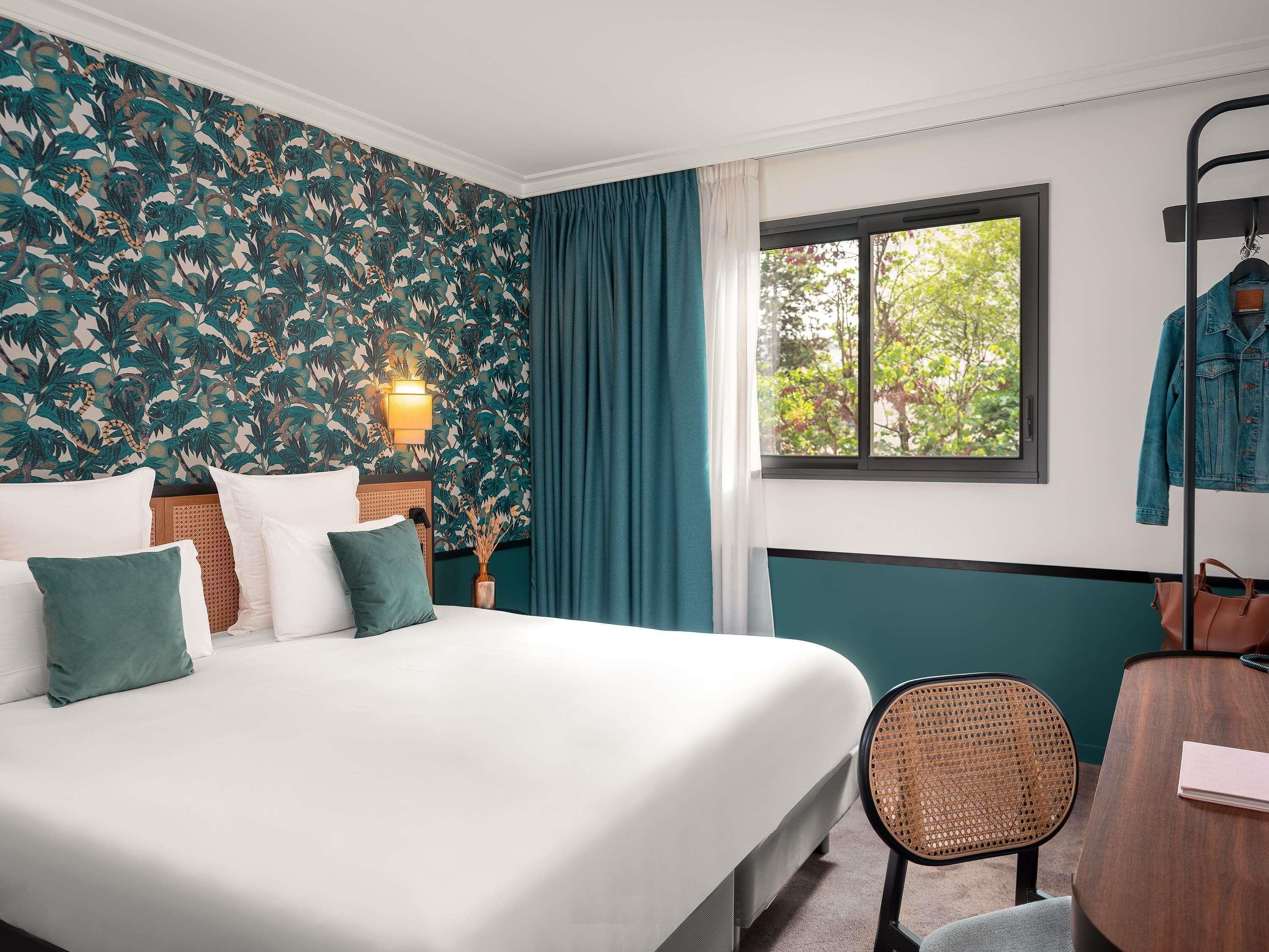 Rom – classic, 1 dobbeltseng | Minibar (inkludert), safe på rommet, skrivebord og strykejern/-brett