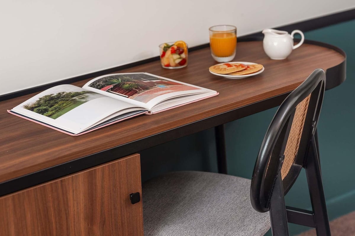 Habitación clásica, 2 camas individuales | Minibar, caja de seguridad en la habitación y escritorio