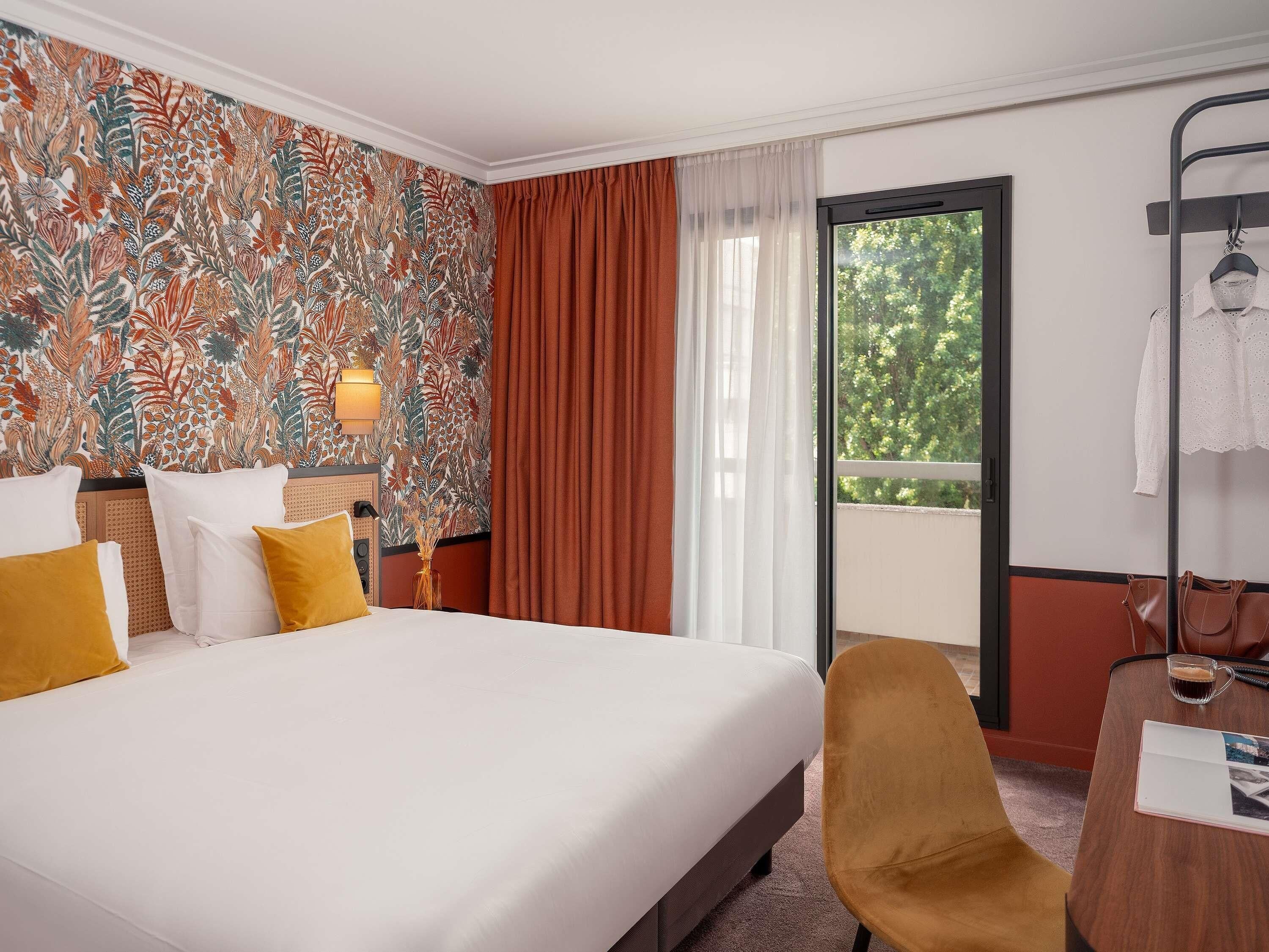 Privilege, Phòng, 1 giường đôi, ban công | Minibar, két bảo mật tại phòng, bàn 