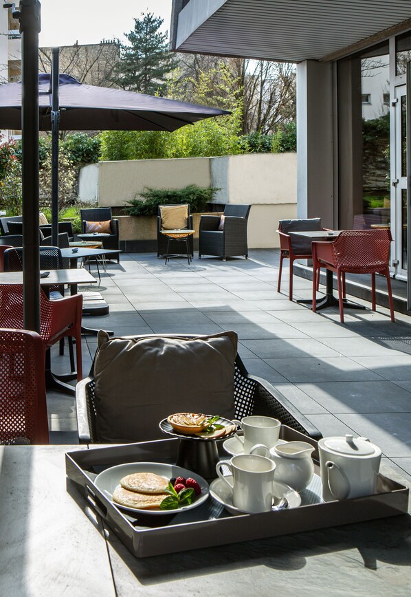Terrace/patio - Hotel Mercure Paris Boulogne Pont de Saint Cloud (Boulogne-Billancourt)