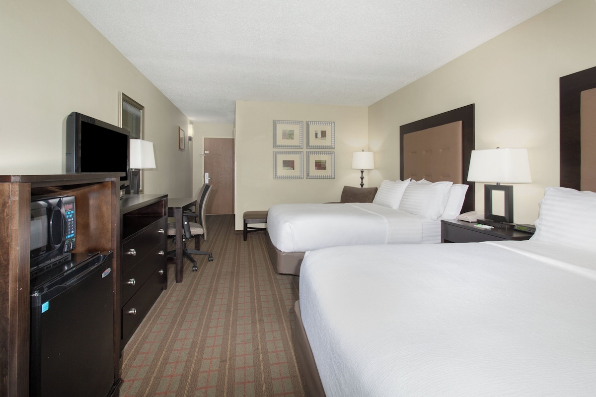 Standard Room, 2 Double Beds | Desk, iron/ironing board, cribs (free), rollaway beds (surcharge)