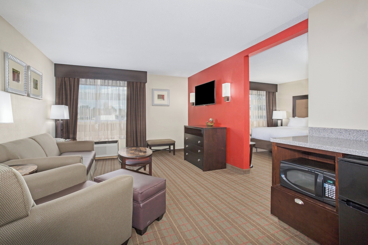 Suite, 1 King Bed, Accessible (Hearing, Roll-In Shower) | Desk, iron/ironing board, cribs (free), rollaway beds (surcharge)