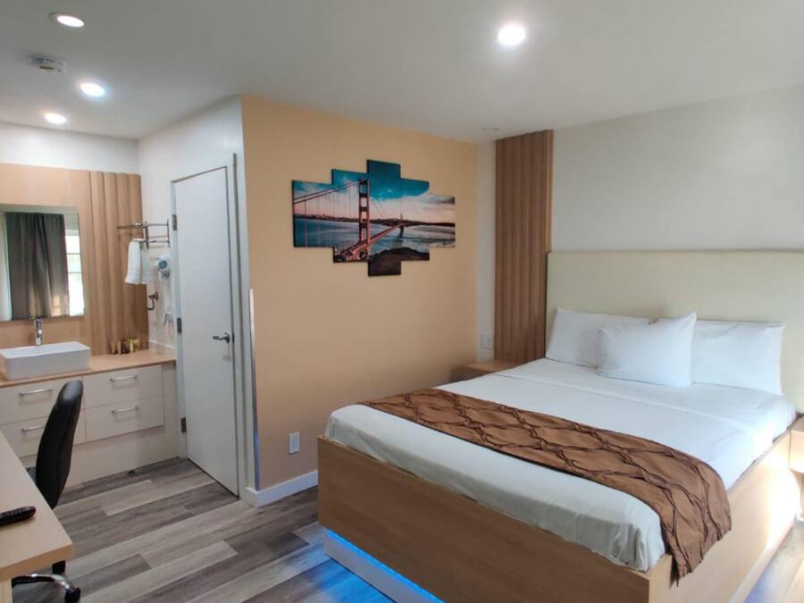 Desk, iron/ironing board, free WiFi, bed sheets