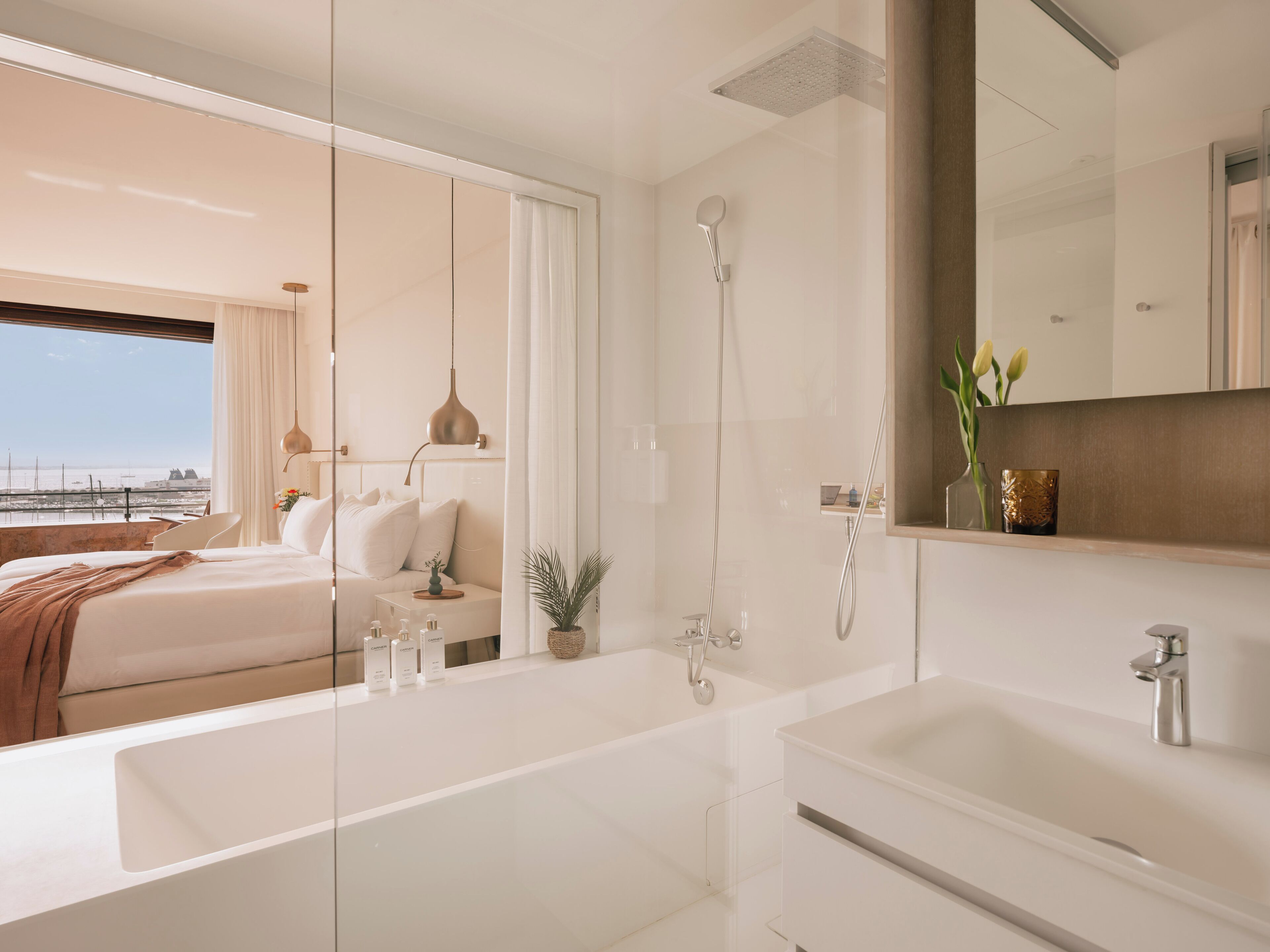 red level presidential suite sea and cathedral view | bathroom | combined shower/bathtub, free toiletries, hair dryer, bathrobes