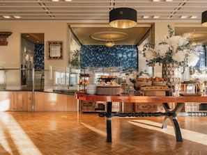 Abendessen, mediterrane Küche, Blick aufs Meer