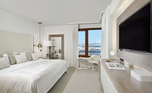 Red Level Master Suite Sea and Cathedral View  | أغطية فراش متميزة وميني بار وخزنة داخل الغرفة ومكتب