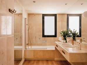 Deluxe Room | Bathroom - Hotel Victoria Gran Meliá (Palma de Mallorca)