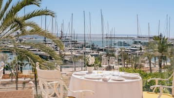 Breakfast, lunch, dinner served; Mediterranean cuisine