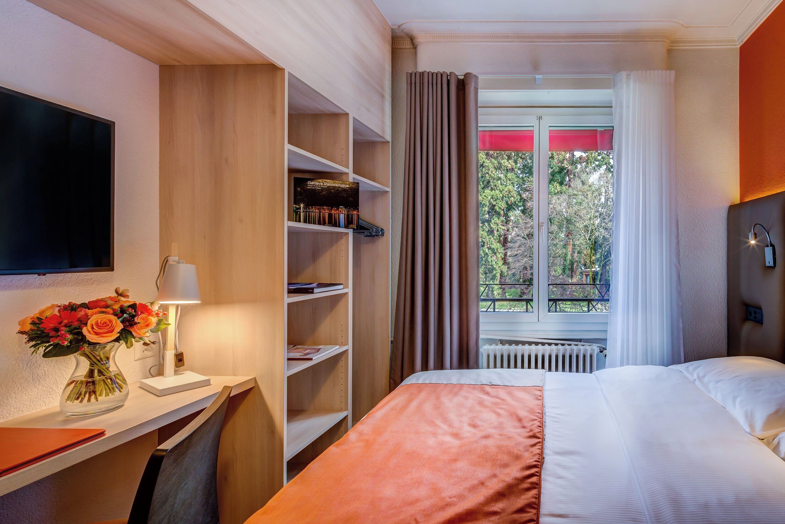 premium bedding, minibar, in-room safe, desk