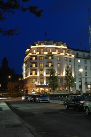 Façade de l’hébergement  – soirée/nuit