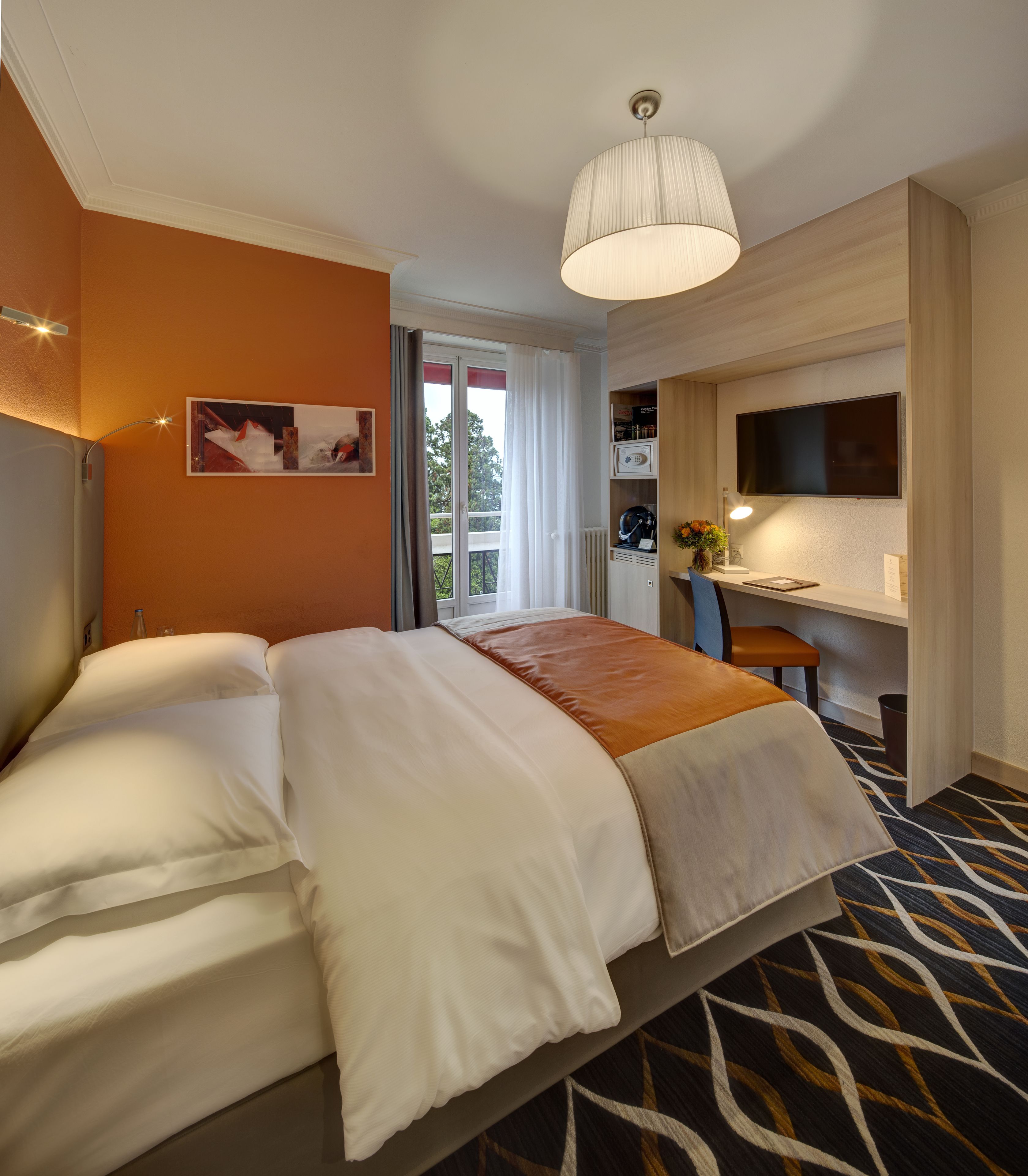 premium bedding, minibar, in-room safe, desk