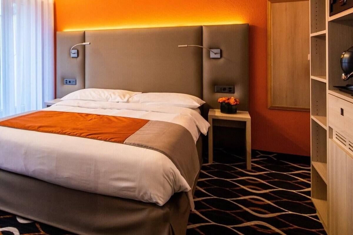 Premium bedding, minibar, in-room safe, desk