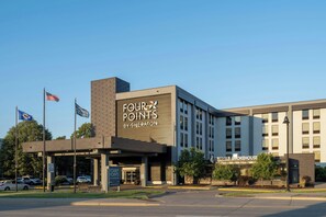 A hotel with a large sign reading 'FOUR POINTS BY SHERATON' and a 'LYNDAL SMOKEHOUSE' adjacent to it. - Four Points by Sheraton Mall of America Minneapolis Airport (Richfield)