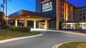 A hotel with a modern design, featuring a prominent sign for 'Four Points by Sheraton'. - Four Points by Sheraton Mall of America Minneapolis Airport (Richfield)