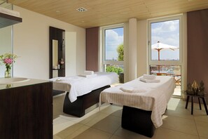 Couples treatment room(s), Turkish bath/hammam, body treatments, facials