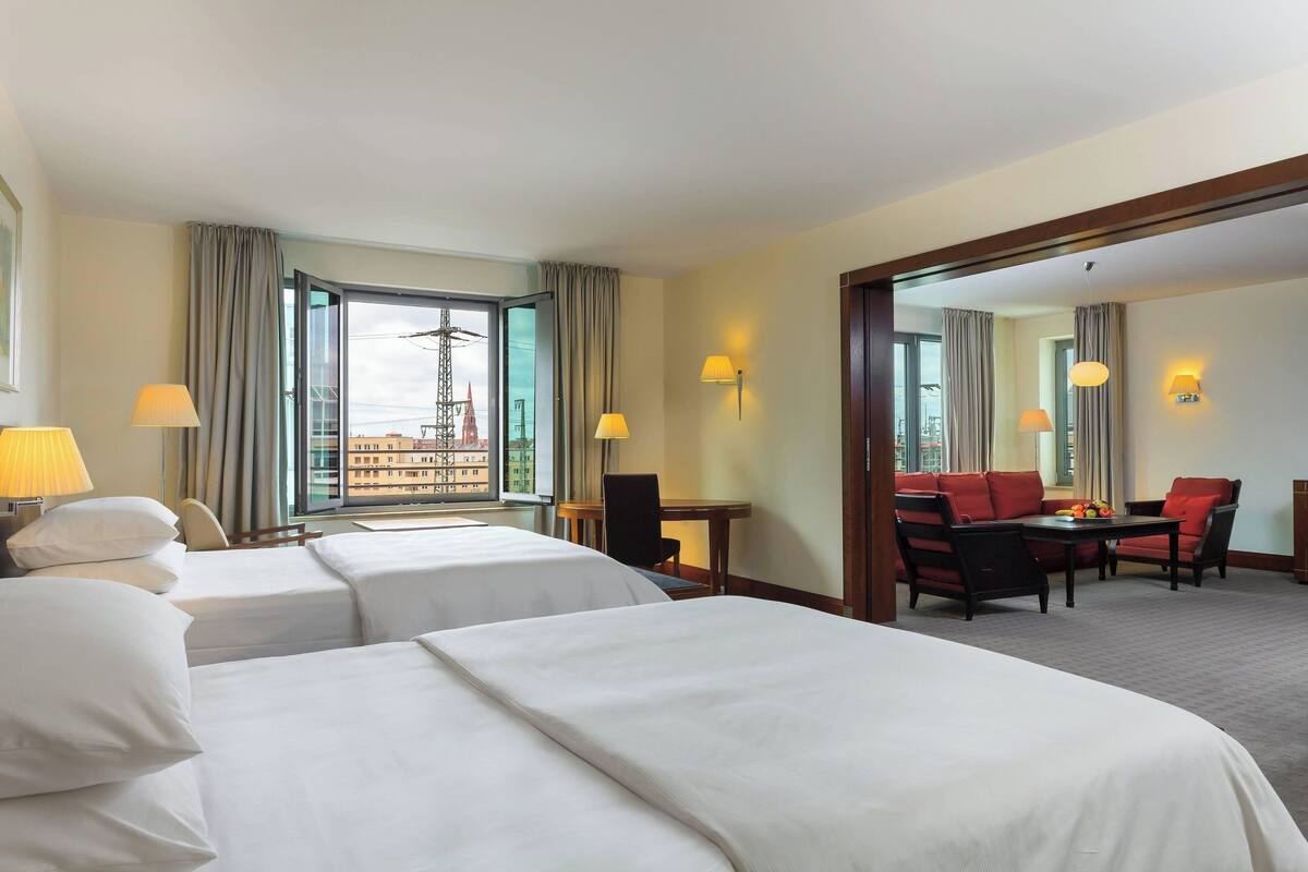 hypo-allergenic bedding, minibar, in-room safe, desk