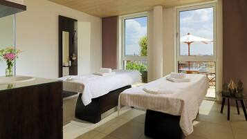 Couples treatment room(s), Turkish bath/hammam, body treatments, facials