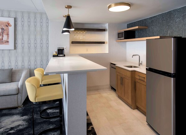 Studio Suite, 1 giường cỡ king | Bếp riêng | Tủ lạnh, lò vi sóng, dụng cụ pha cà phê/trà 