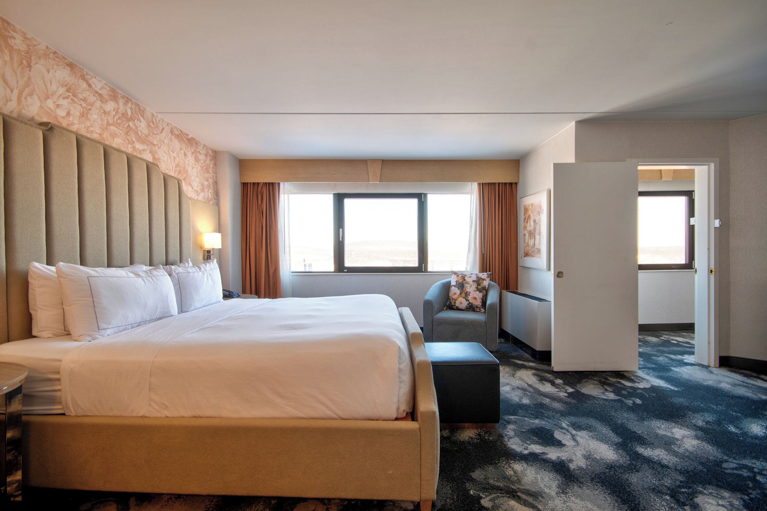 Suite monolocale, 1 letto king | Una cassaforte in camera, una scrivania, postazione laptop