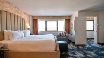 Suite monolocale, 1 letto king | Una cassaforte in camera, una scrivania, postazione laptop
