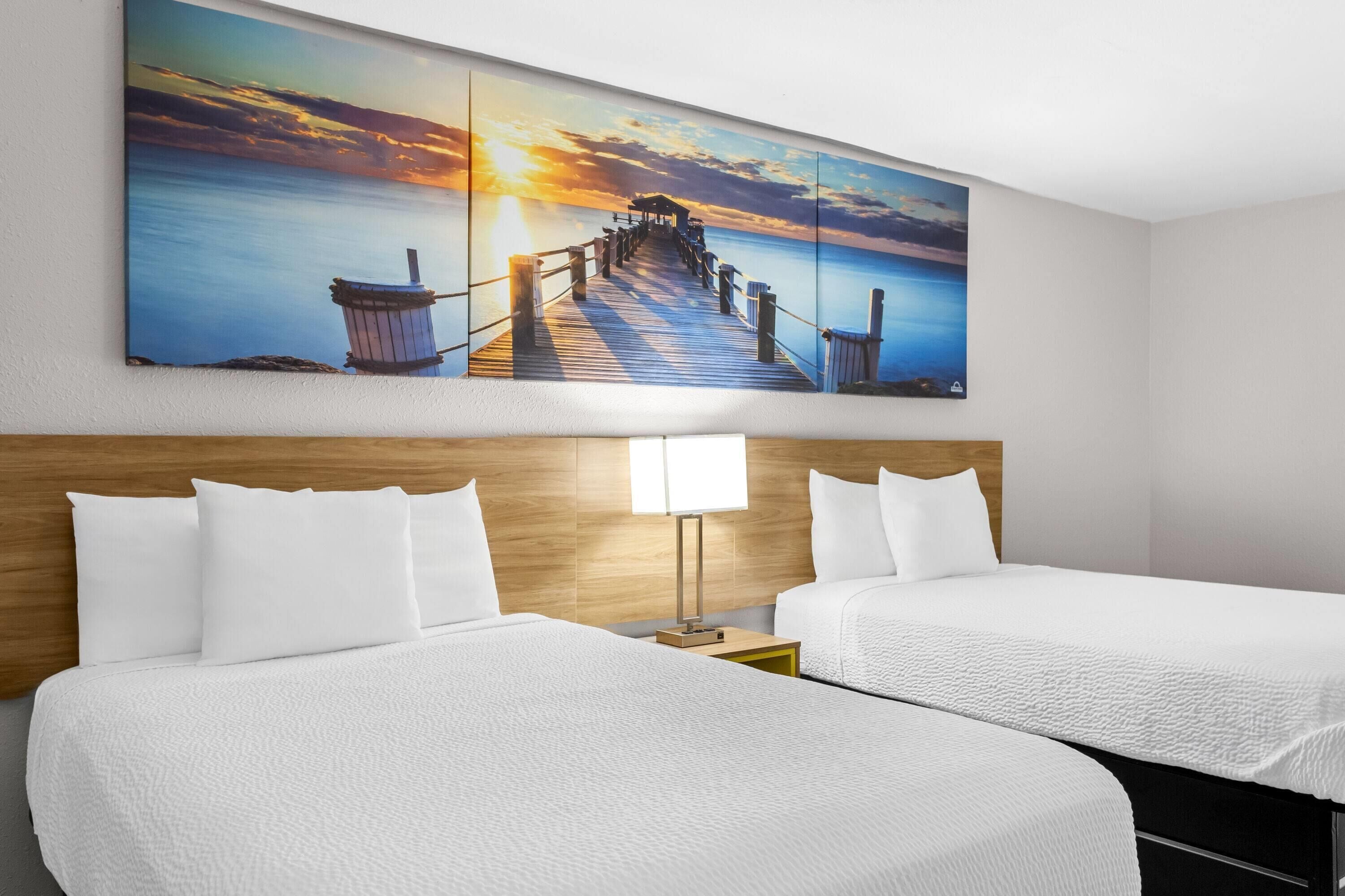 Habitación, 2 camas dobles, no fumadores, frigorífico | Mobiliario individual, escritorio, tabla de planchar con plancha