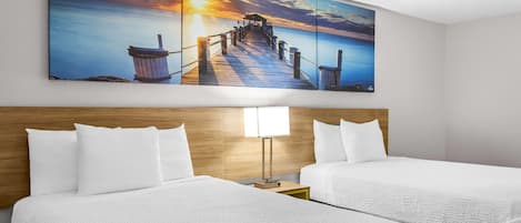 Habitación, 2 camas matrimoniales, para no fumadores, refrigerador | Muebles diferentes, escritorio y tabla de planchar con plancha